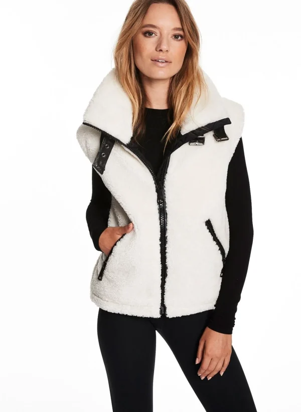 Women SAM. Vests-Sherpa Vest