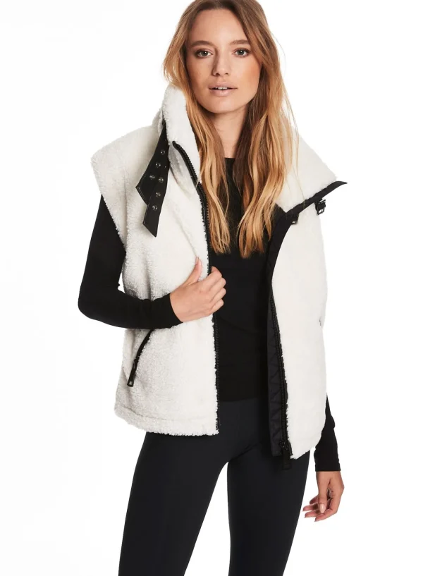 Women SAM. Vests-Sherpa Vest