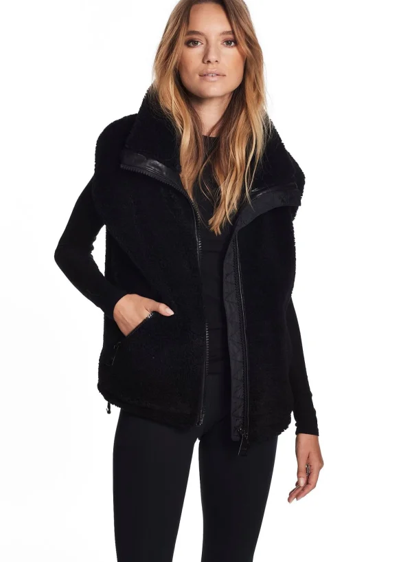 Women SAM. Vests-Sherpa Vest